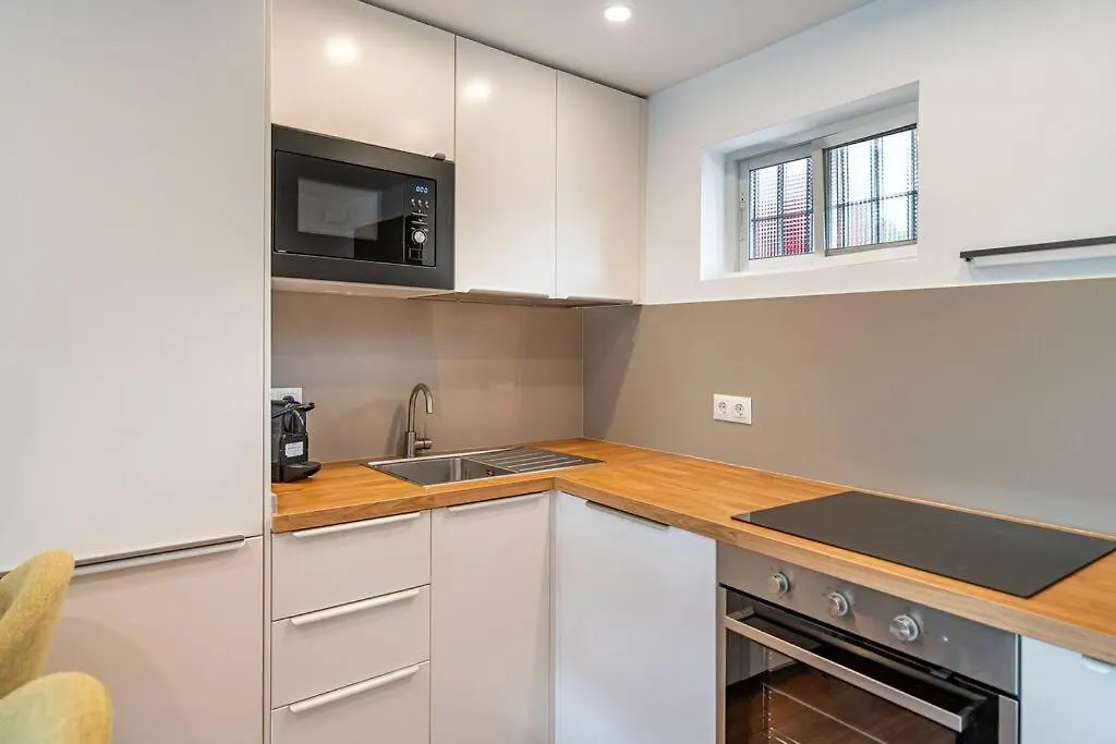 Elegant Studio With Balcony, Pool & Parking Marbella Apartment