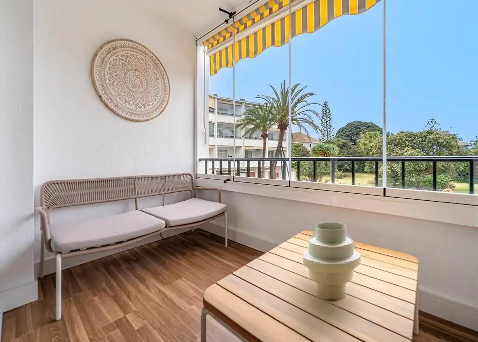Elegant Studio With Balcony, Pool & Parking Marbella Spanien
