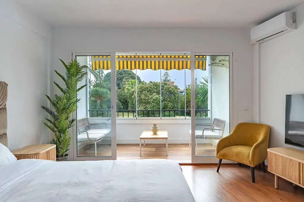 Elegant Studio With Balcony, Pool & Parking Marbella Apartment