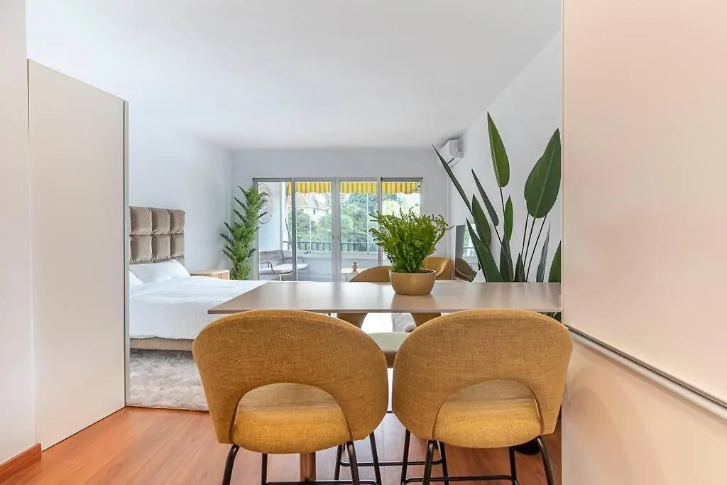 Elegant Studio With Balcony, Pool & Parking 马尔韦利亚