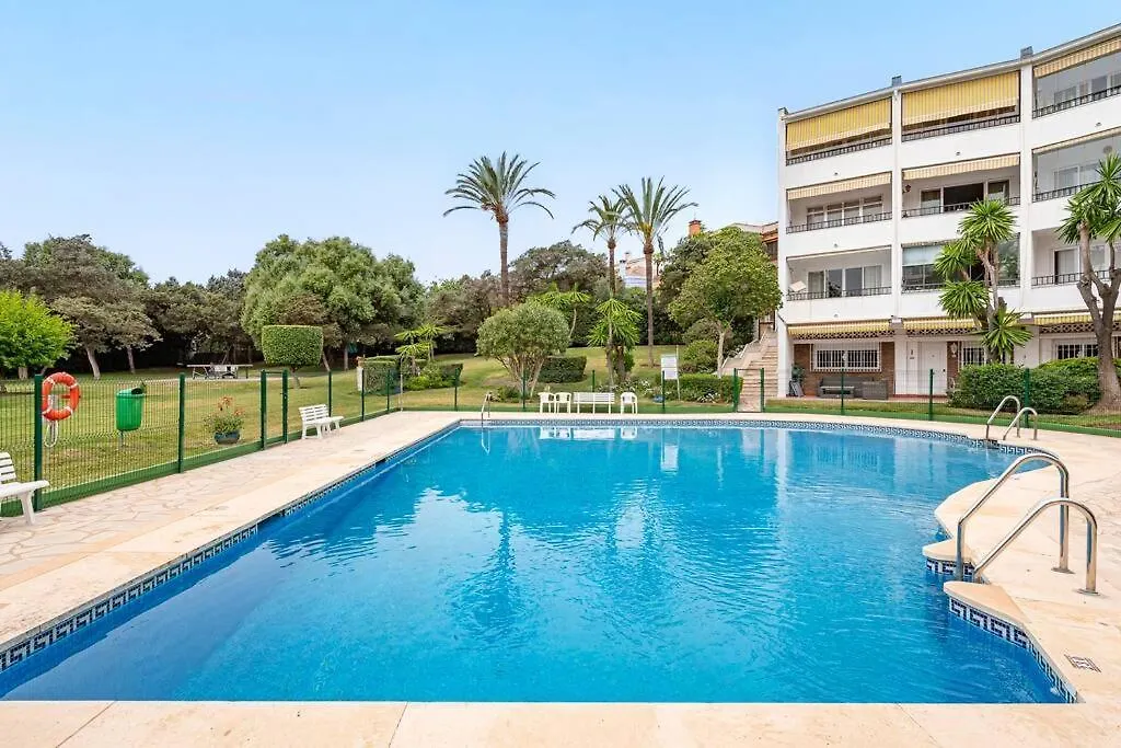 Elegant Studio With Balcony, Pool & Parking 马尔韦利亚
